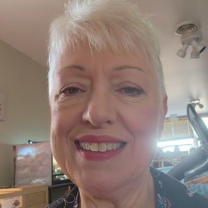 Meet your Posher, Cynthia